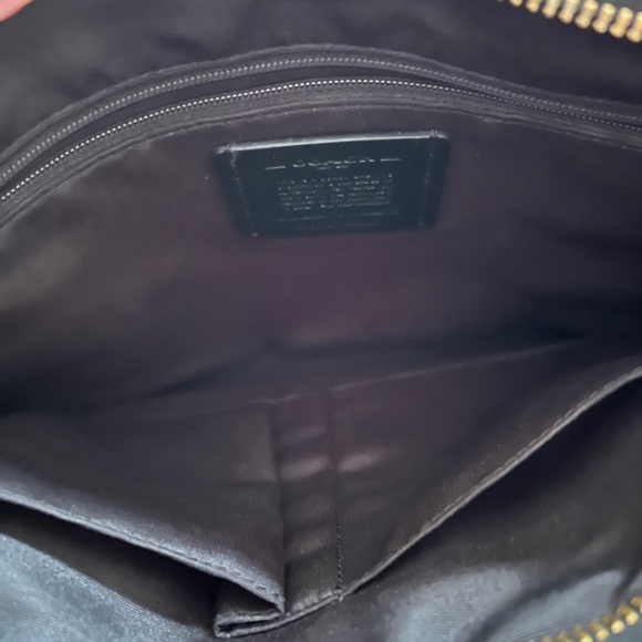 Coach crossbody with gold hardware. - Picture 4 of 8